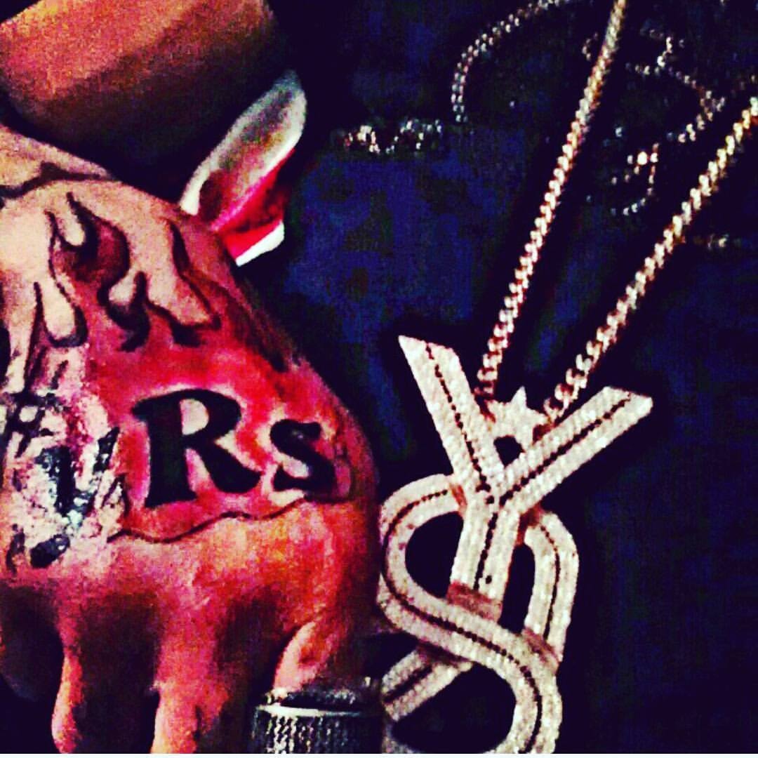 yRs Logo chain